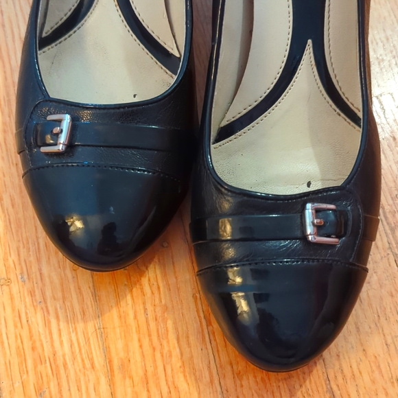 Naturalizer Black Leather Heels - Picture 3 of 6